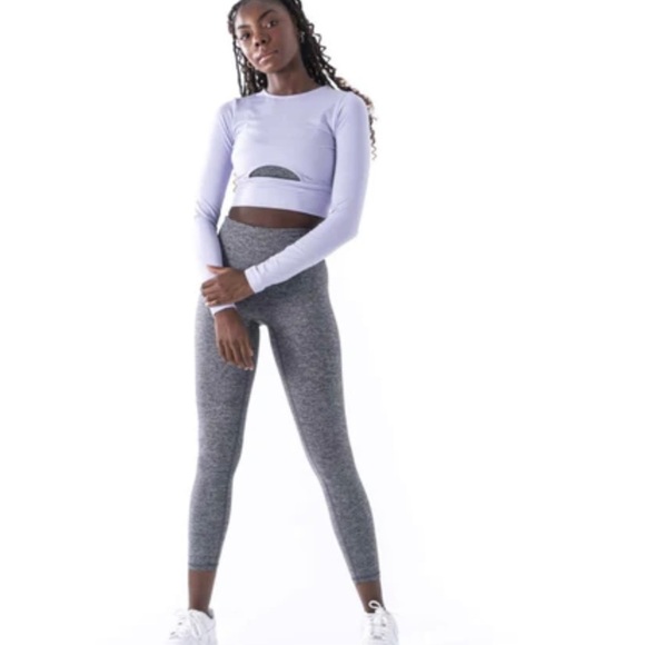 💜Lavender cropped long sleeve top. Size Large. NWT.💜 - Picture 3 of 11